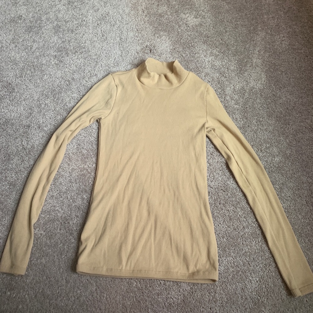 Abercrombie & Fitch tan turtle neck shirt